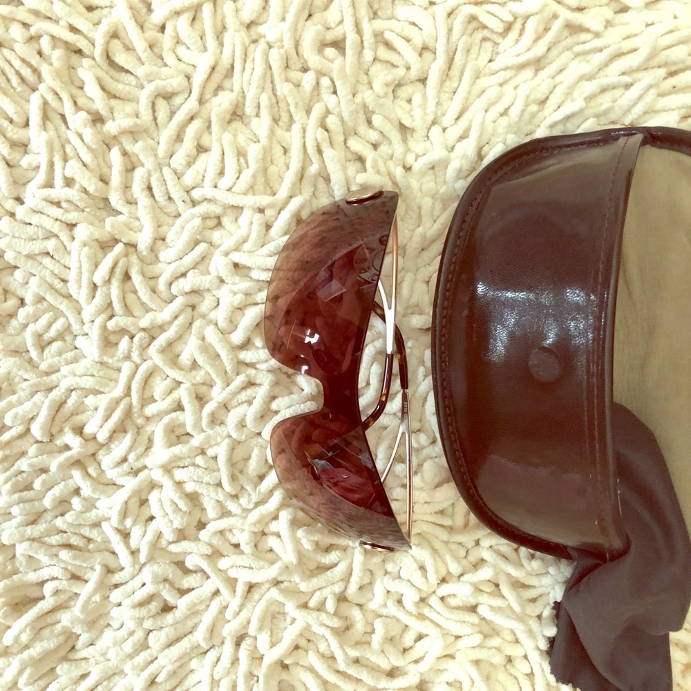 Hardly used sunglasses